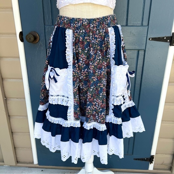 Vtg Fun & Fancy Square Dance Skirt with laces details and Pockets Women Size S - Picture 5 of 9